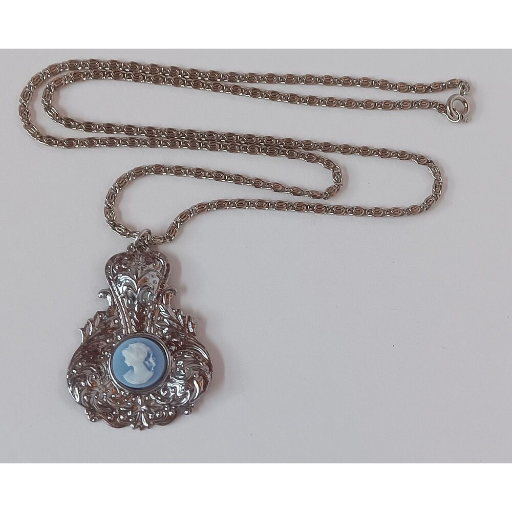 Vintage NOS Silvertone Filagree Cameo Necklace Snail Chain 24 in